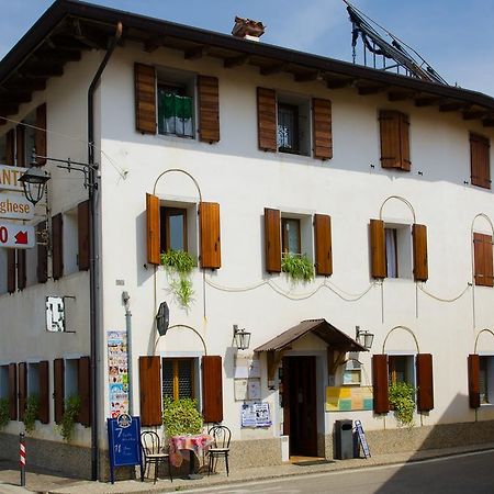 Albergo Ristorante Borghese Montereale Valcellina Exterior foto